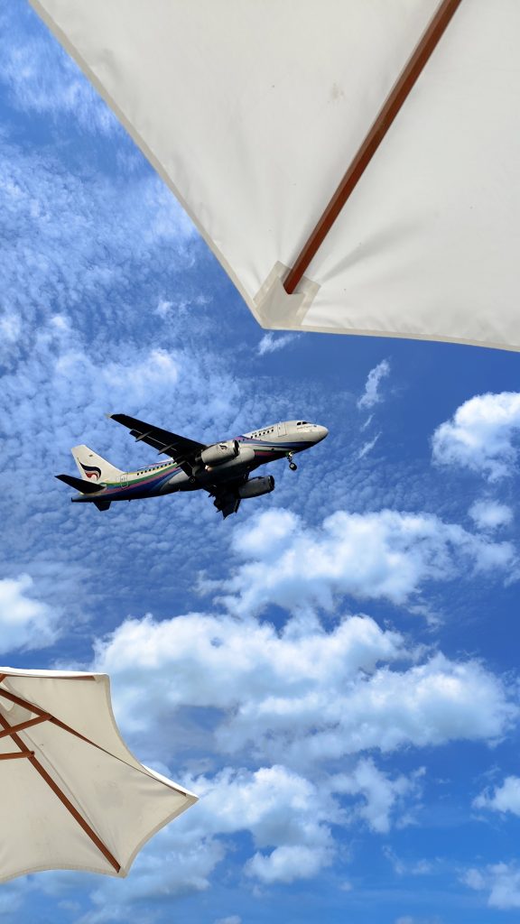sentirsi sotto un cielo infinito, con la mente libera e il cuore aperto a nuove possibilità. È trovare la propria pace, anche solo per un istante, e sentirsi parte di qualcosa di più grande.