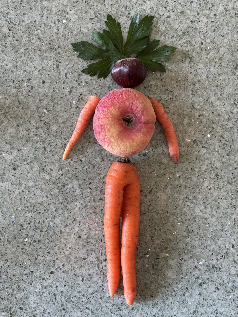 ...dare sfogo alla propria creatività usando frutta e verdura per ridurre lo stress, calmare la mente e occupare il tempo in modo positivo.
