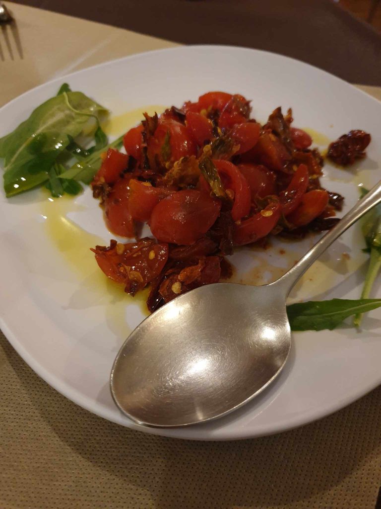 nutrire il mio corpo con i prodotti della mia terra...sapori genuini preparati con ricette tradizionali che racchiudono ricordi d'infanzia...