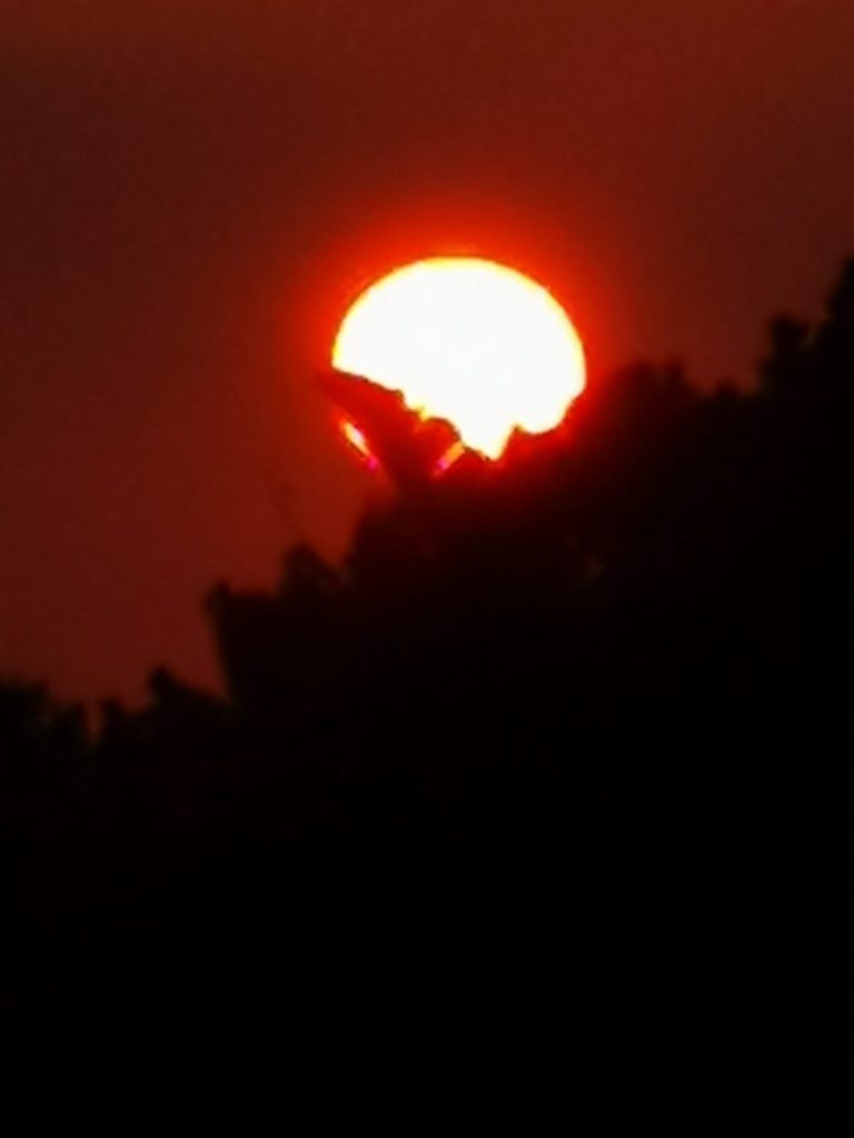 Osservare il tramonto e vedere la bellezza che ci circonda.