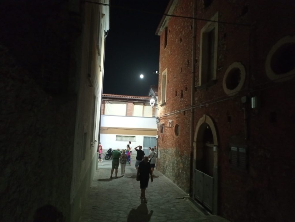 #il mio benessere sapere che oltre ci sta una speranza LA LUNA.