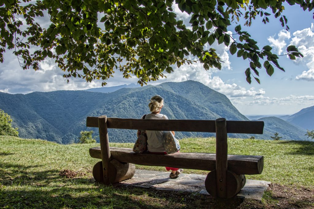 Il mio benessere è...rilassarmi nella natura e contemplare l' ambiente che mi circonda. La natura é come una vitamina che andrebbe assunta quanto più spesso possibile: stare nel verde e assaporarlo con i 5 sensi ci permette di fare un passo indietro dai ritmi frenetici del lavoro, della famiglia e degli impegni sociali.