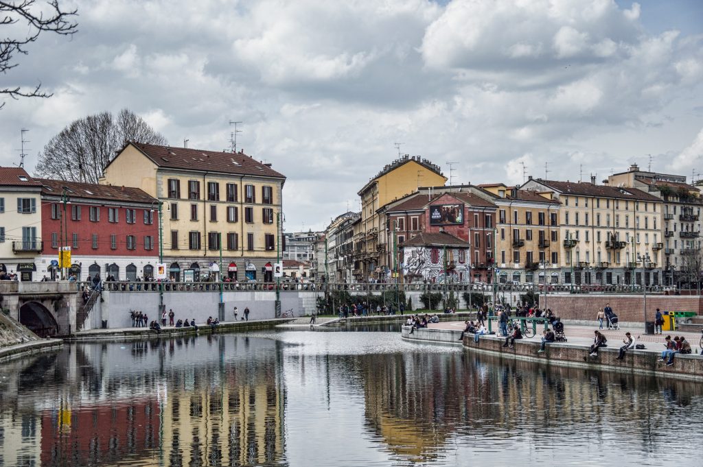 Il mio benessere é...la possibilità di rilassarsi e riposarsi davanti a questo splendido specchio d' acqua nella zona dei Navigli, a Milano.
Non solo gli spazi verdi ma anche quelli blu riescono a conferire alla nostra salute diversi benefici che vanno dal miglioramento della sfera sociale a quella fisico-motoria poiché incentivano l' uscire di casa, lo stare insieme ed il fare attività fisica. Cerchiamo di ridurre l' uso delle auto e favoriamo una mobilità sostenibile!