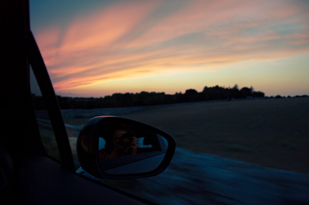 Il mio benessere è...percorrere tanti km in macchina, osservare il paesaggio e catturare al volo, con la macchina fotografica, le splendide sfumature dei tramonti lasciandosi accarezzare il viso da un fresco venticello...