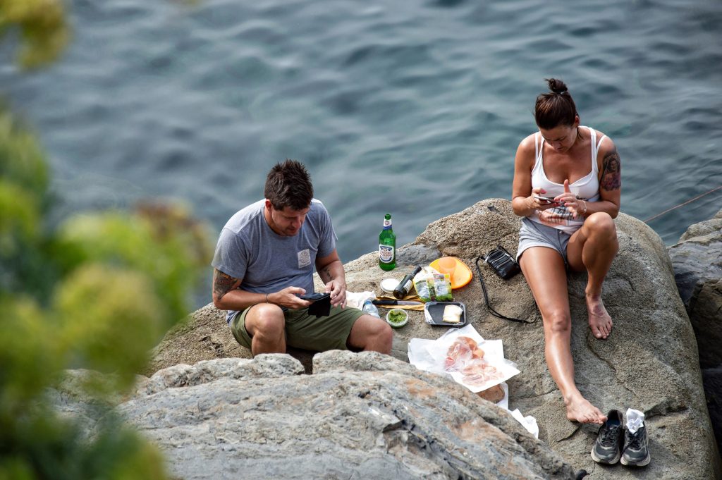 Un panino e un drink in riva al mare...la felicità é nelle piccole cose...