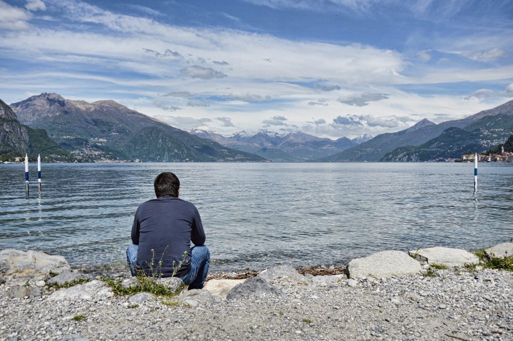 “C’è una gioia nei boschi inesplorati, c’è un’estasi sulla spiaggia solitaria, c’è vita dove nessuno arriva vicino al mare profondo, e c’è musica nel suo boato. Io non amo l’uomo di meno, ma la Natura di più.” (Dal film "Into the wild")