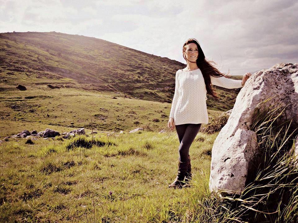 semplicemente un leggero vento nei capelli, lo sguardo che corre lontano nell'immensità della natura che si apre davanti ad occhi sempre desiderosi di coglierne la bellezza, il silenzio carico di significato e la solitudine ricercata...