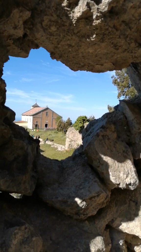 Isolarmi dal mondo e stare, in quest'oasi di pace, ad un passo dal cielo.