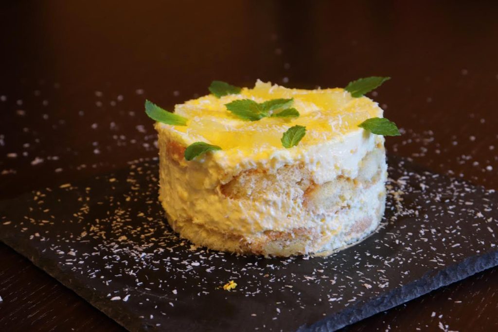Anche un alimentazione sana richiede dei piccoli peccati di gola, ed è cosi che ho creato un tiramisù light e senza zuccheri. Con Formaggio spalmabile light, limone e menta una vera delizia per palato, mente e corpo!
