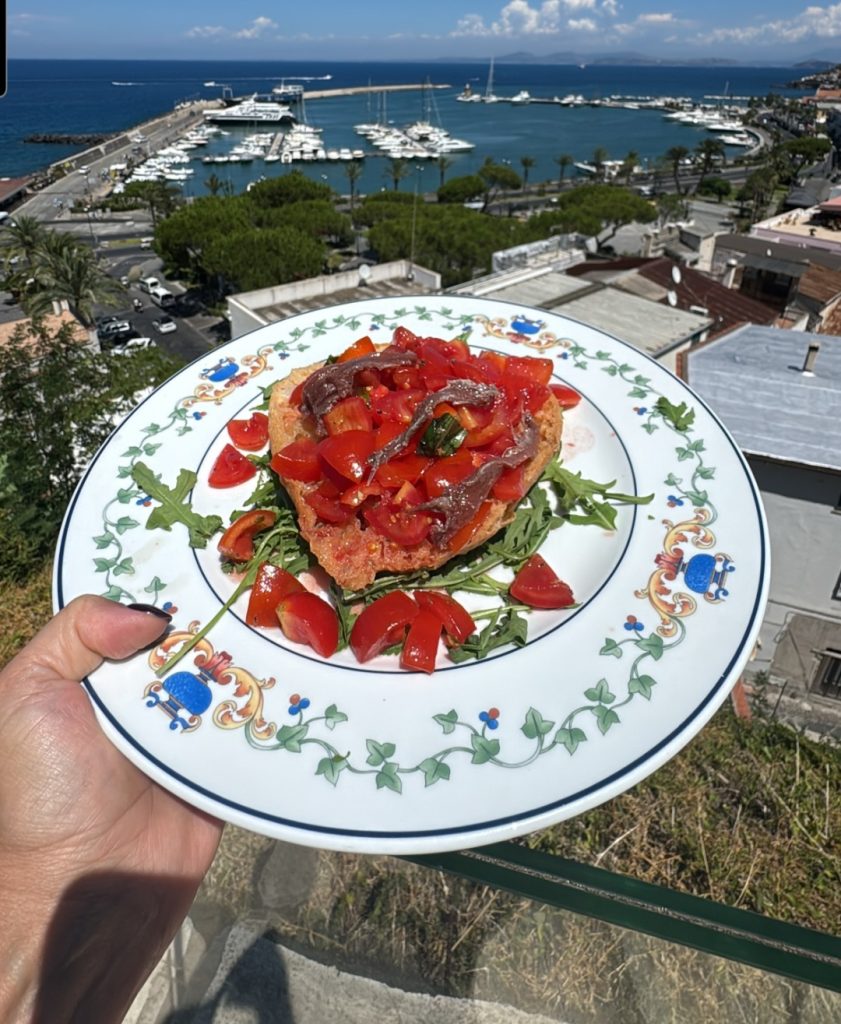 Cosa c'è di piu buono di un piatto così fresco ed estivo,con vista mare??Benessere in tutti i sensi