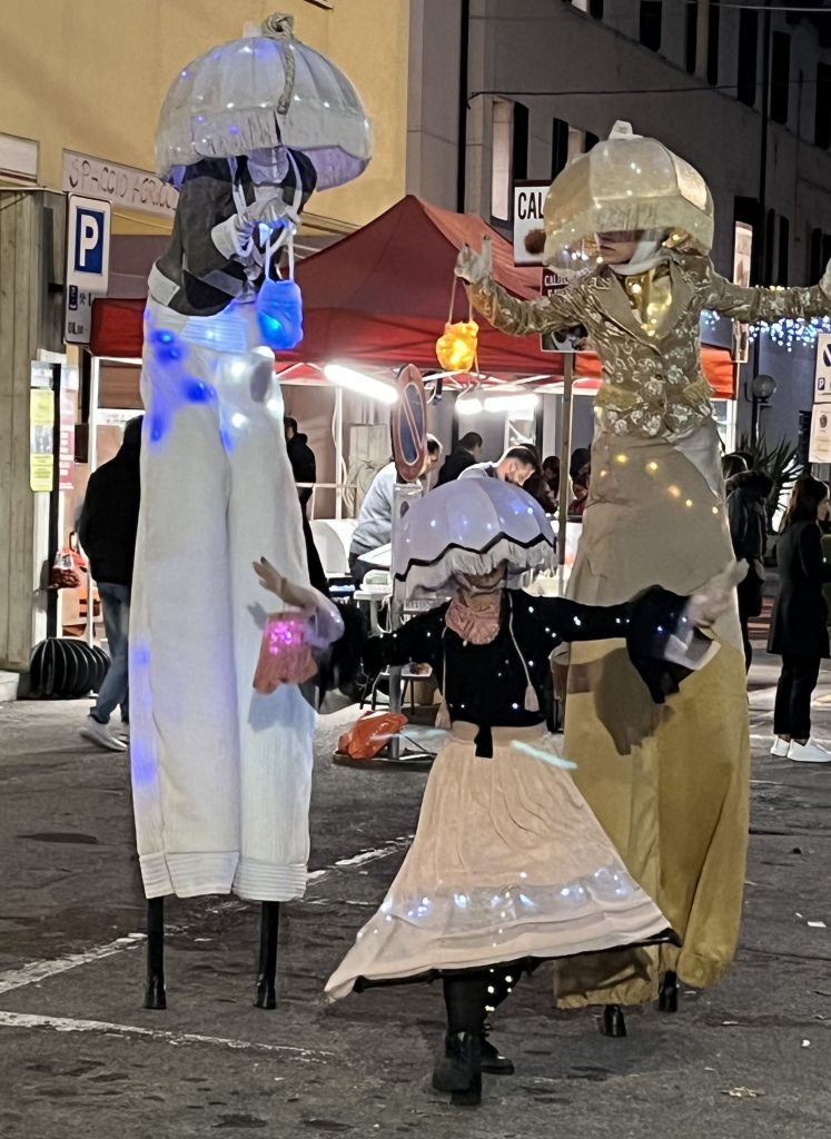 Mi piace divertirmi nelle fiere dei paesini.