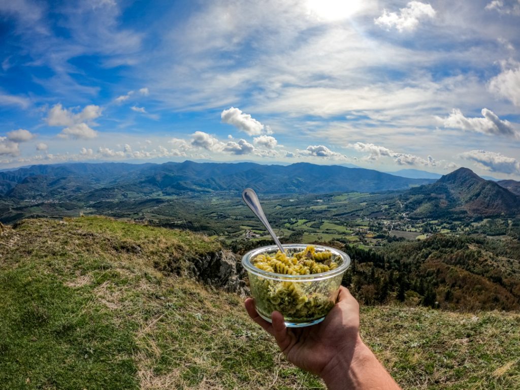 Il mio benessere è camminare in mezzo alla natura delle mie zone, arrivare sulle vette più alte e guastarmi un pasto a impatto 0