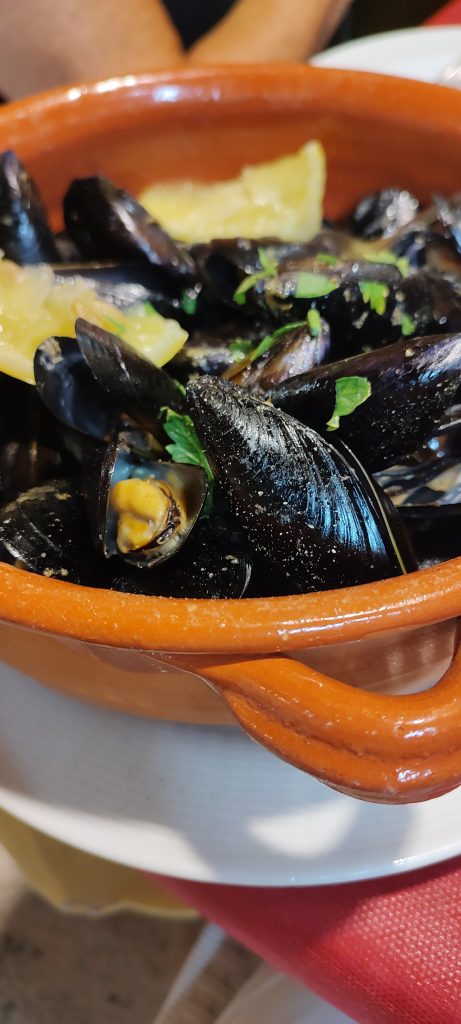 Gustare i doni del mare, nella giusta porzione e con un condimento semplice