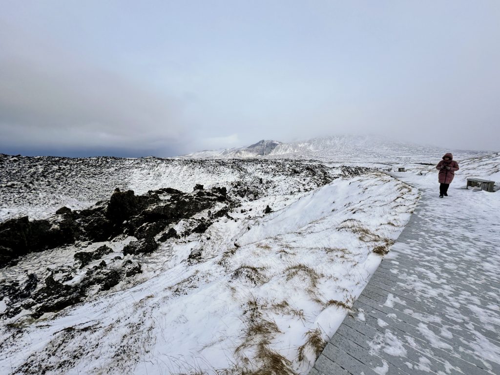 Il mio benessere è camminare nel silenzio della neve, sentire il freddo sul viso e lasciare che la natura mi svuoti la mente, portando via con sé tutti i pensieri.
In mezzo a questo paesaggio immenso ritrovo finalmente calma, pace e tranquillità… e torno a respirare davvero