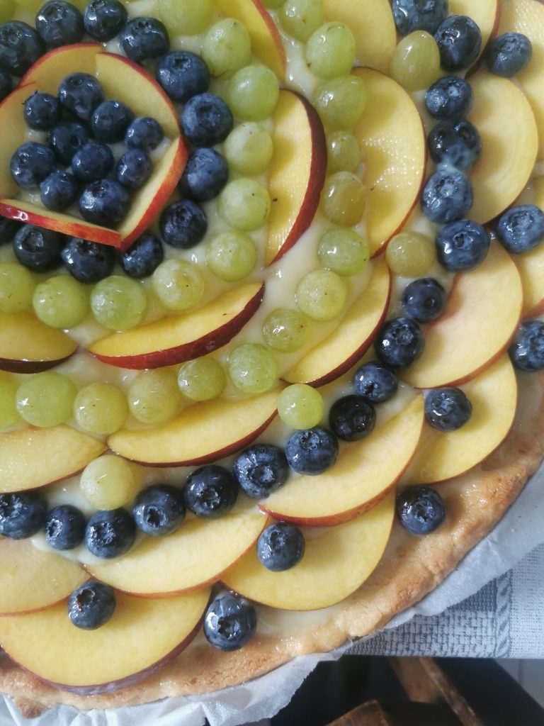 ... un arcobaleno di salute, come i mirtilli, le pesche, il kiwi e l’uva: ogni colore mi ricorda che la vita va gustata con equilibrio e gioia.