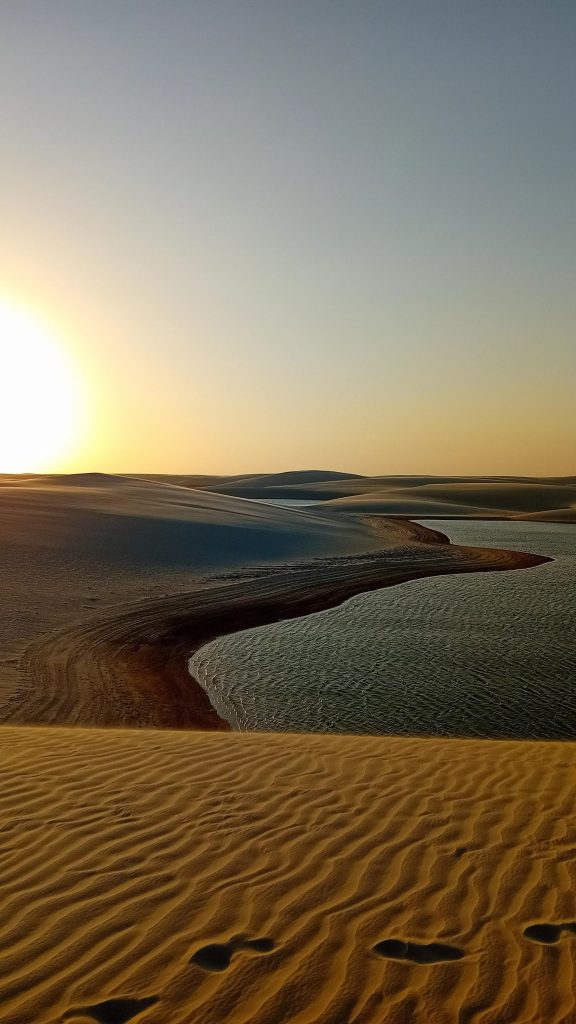passi leggeri
lo sguardo verso l'infinito 
il silenzio che ti culla
bellezza che pacifica ogni cosa