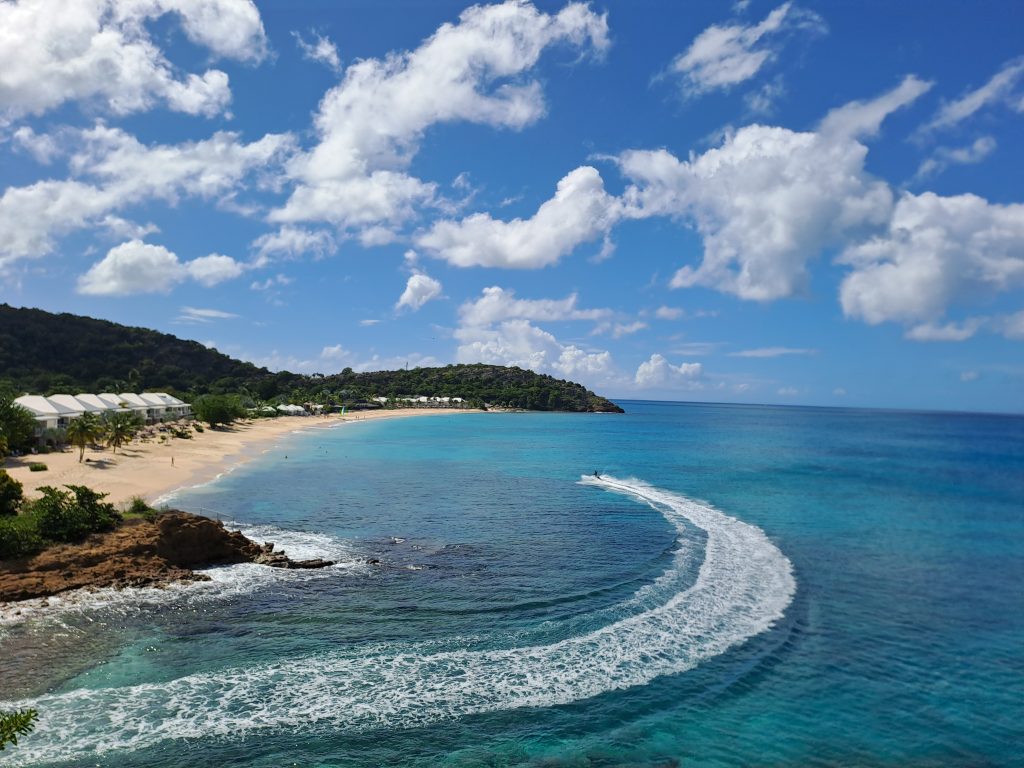 Il mio benesere è gurdare il mare ,la terapia giusta per il corpo e la mente poi ti accorgi che anche il.mare può farti un sorriso..