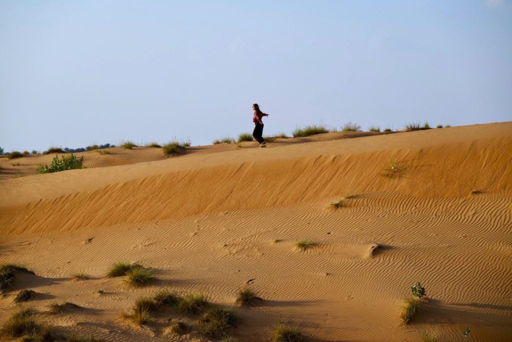 Correre libero tra le dune, assaporando i caldi raggi del sole e la tranquillità del deserto