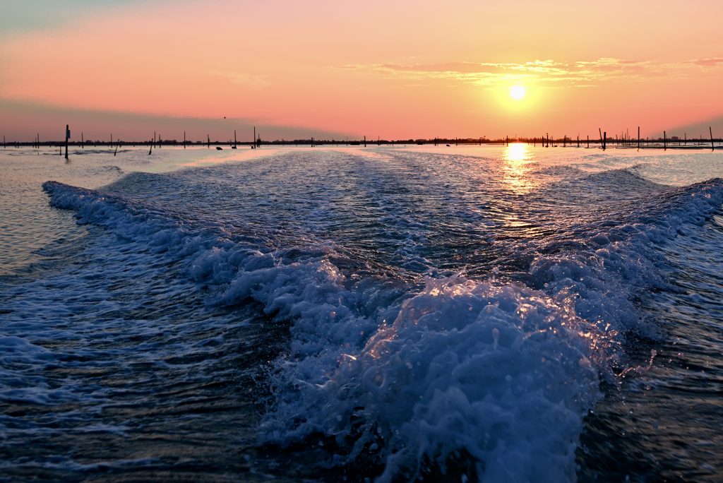 Il profumo del mare, la salsedine sulla pelle e un giro in barca al tramonto