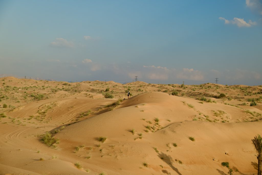 Una giornata nel deserto, il sole caldo sulla pelle, il suono del vento e un orizzonte infinito per riconciliare anima e corpo