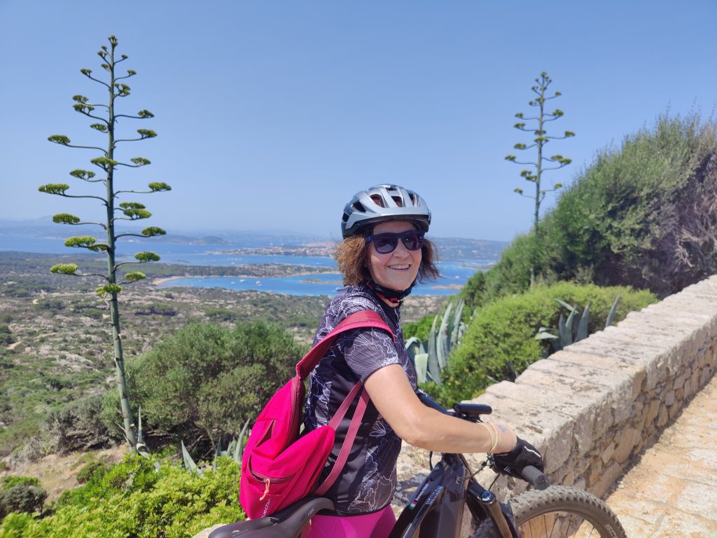 " Il mio benessere è salire sulla mia bici e partire senza una destinazione precisa, fermarmi quando trovo la pace interiore e sentirmi libera e immersa nella natura, fare parte di essa, ascoltare profumi e suoni, lontano dalla città e dalla civiltà, sognare per un istante di essere una piccola fatina dei boschi, questo è quello che mi far star bene
