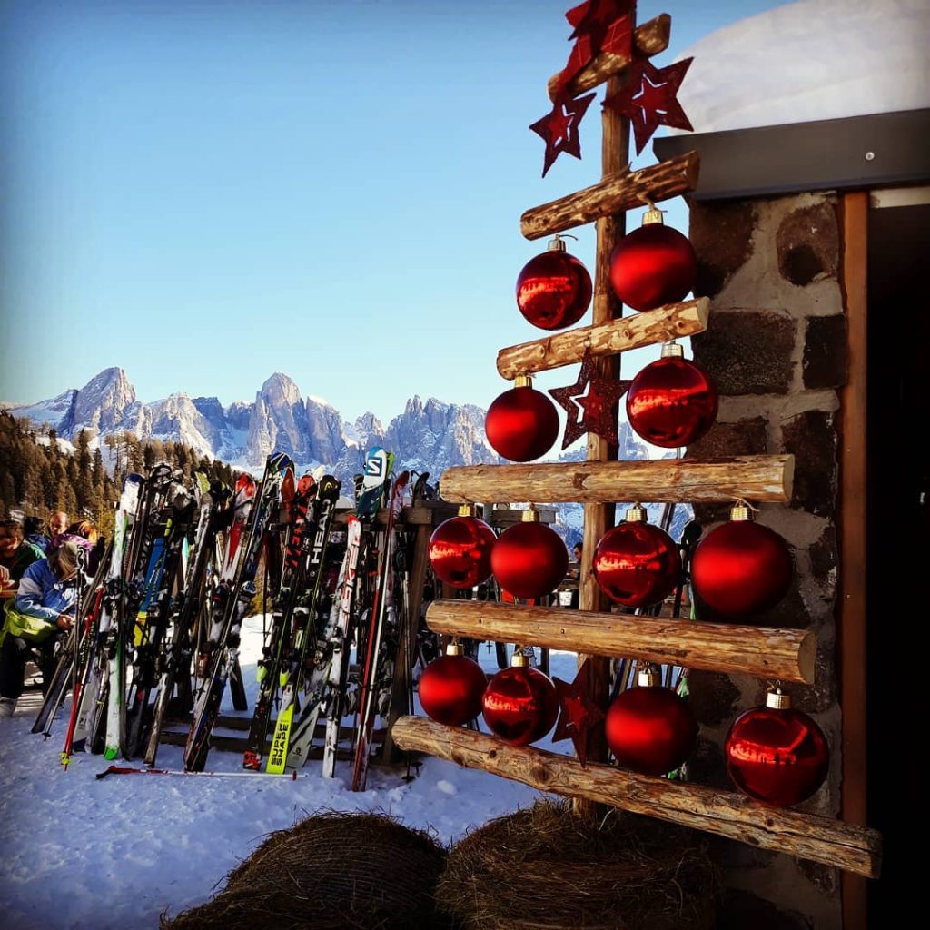 sciare in compagnia degli amici e poi una sosta tutti insieme...