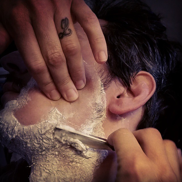 prendersi cura del proprio corpo e di riflesso della nostra mente, ogni piccolo gesto contribuisce, iniziando dalla semplice rasatura.