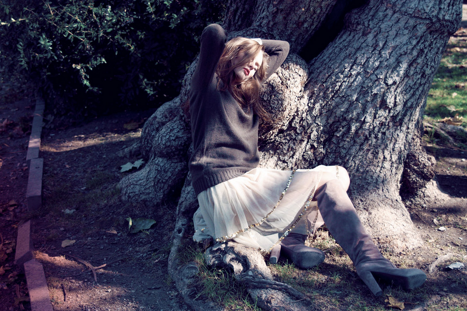 il recupero della connessione con la natura, riposare a contatto diretto e ravvicinato di un albero, un gesto semplice e delicato quanto potente, un incontro con chi ci ama e ci rigenera.