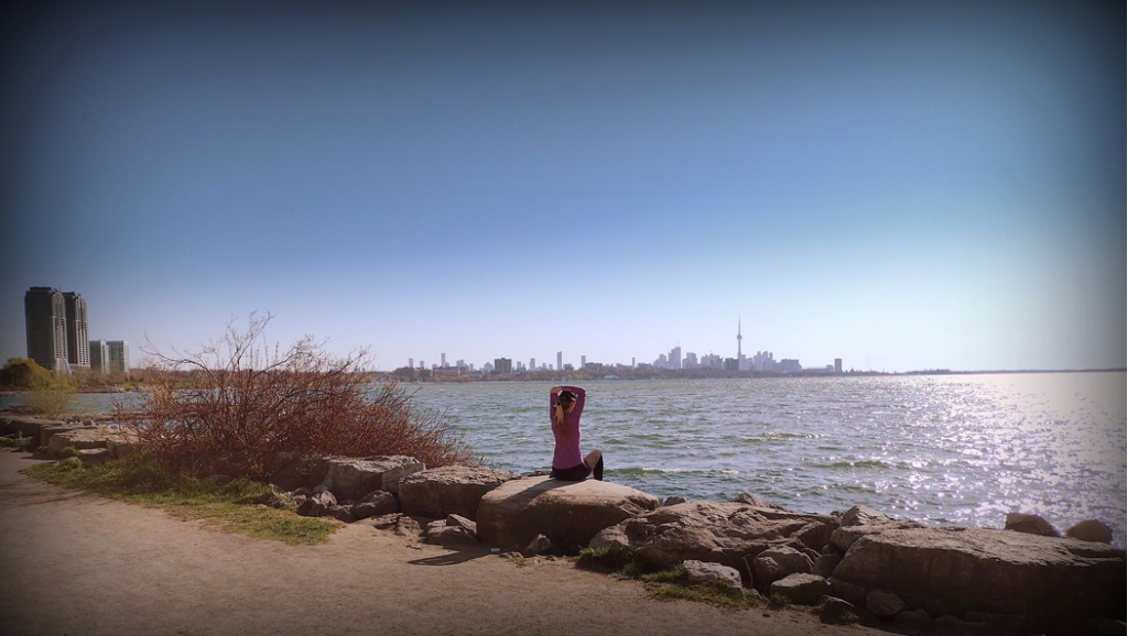 fare yoga in connessione con l’orizzonte, come ipnotizzata…un effetto che mi regala una sensazione di tranquillità rigenerante.