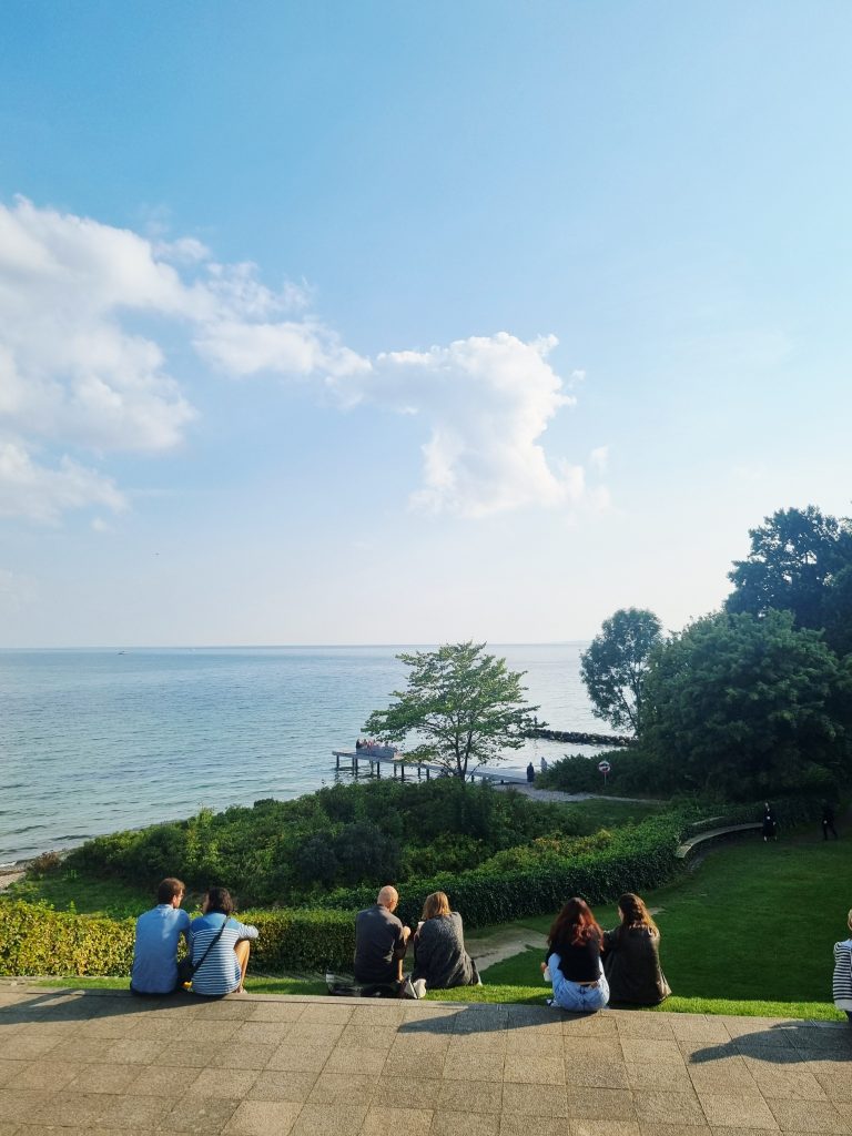 ...relax all'aria aperta, ascoltando il mare, il vento e le risate attorno...