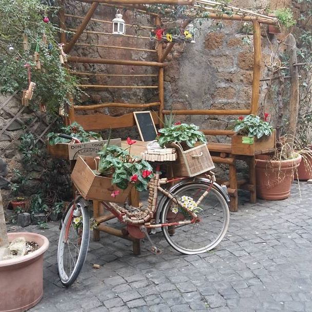 adoro i vicoli stretti, nascosti, sconosciuti, intimi: trattengono, più di altri, le storie riservate della città.