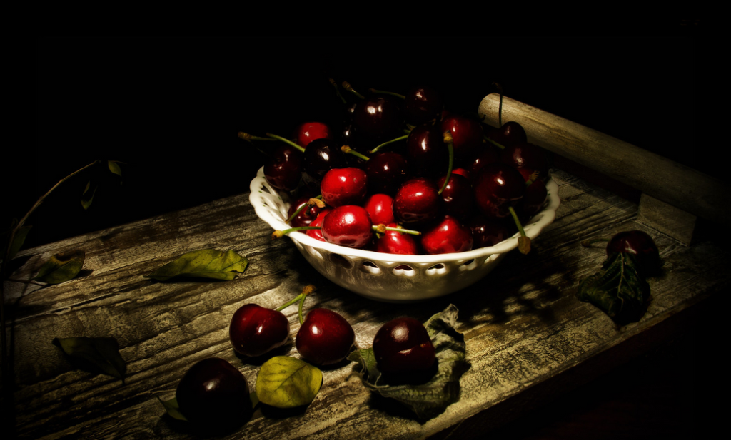 gustarmi uno dei frutti più buoni e salutari: le ciliegie; essendo ricche di acqua hanno un effetto diuretico, infatti sono consigliate per chi soffre di disturbi renali; contengono anche una buona quantità di vitamine come la C e la A, tanti sali minerali che aiutano a remineralizzare l’organismo, fibre per il benessere intestinale e antiossidanti contro i radicali liberi.