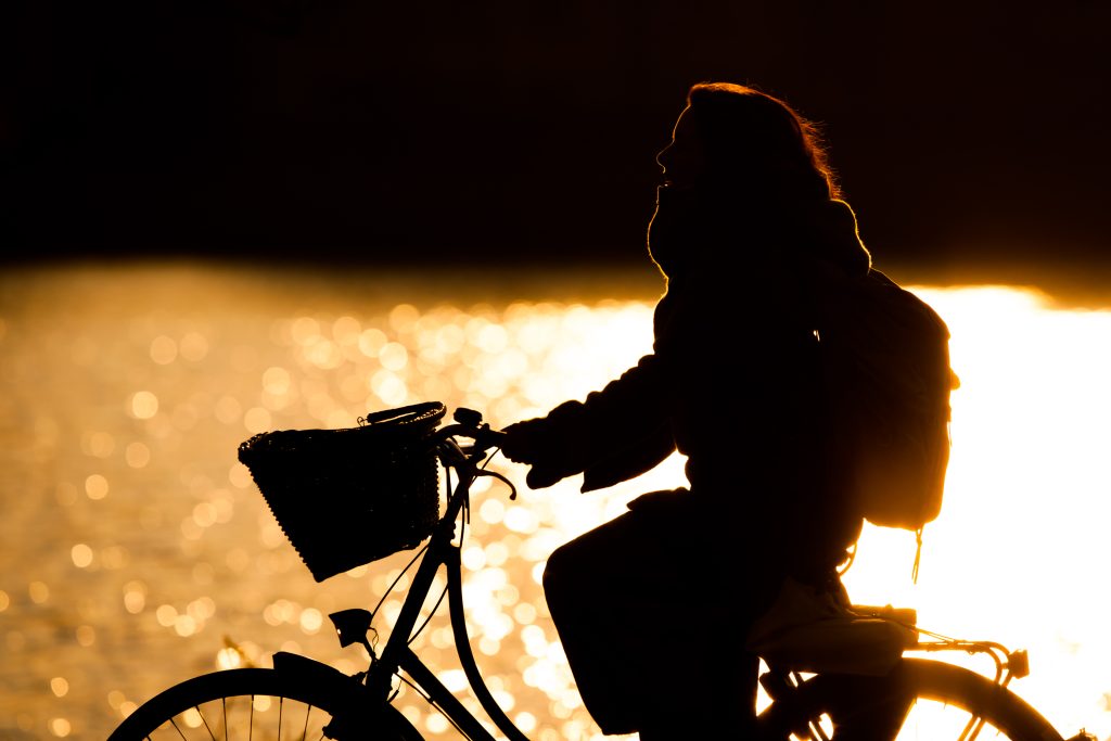 in bicicletta incontro il tramonto...
