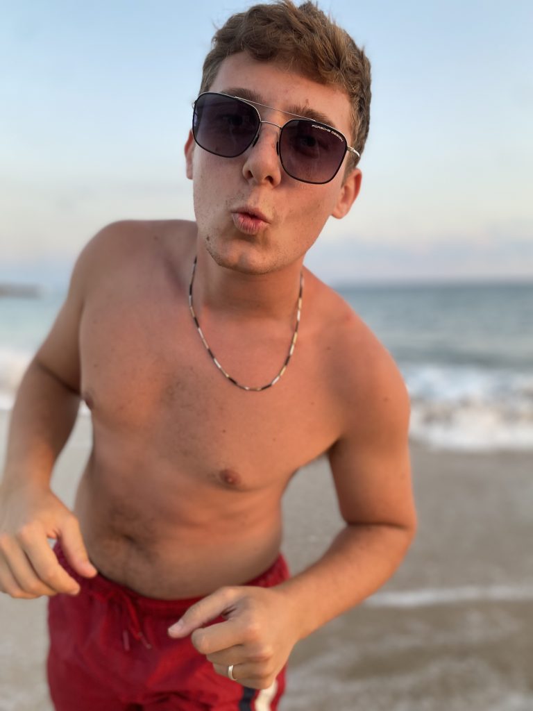 Sentire la sabbia tra le dita dei piedi mentre mi alleno.