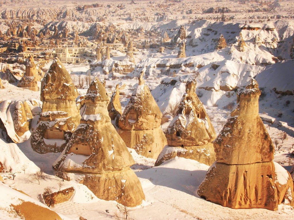 Il mio benessere è meravigliarsi come i bambini dinanzi a  tanta bellezza: 
 i camini delle fate innevati.
