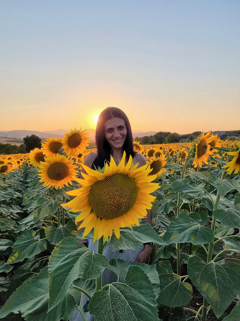 .. Sorridere, come per i girasoli, del sole il Risplendere.