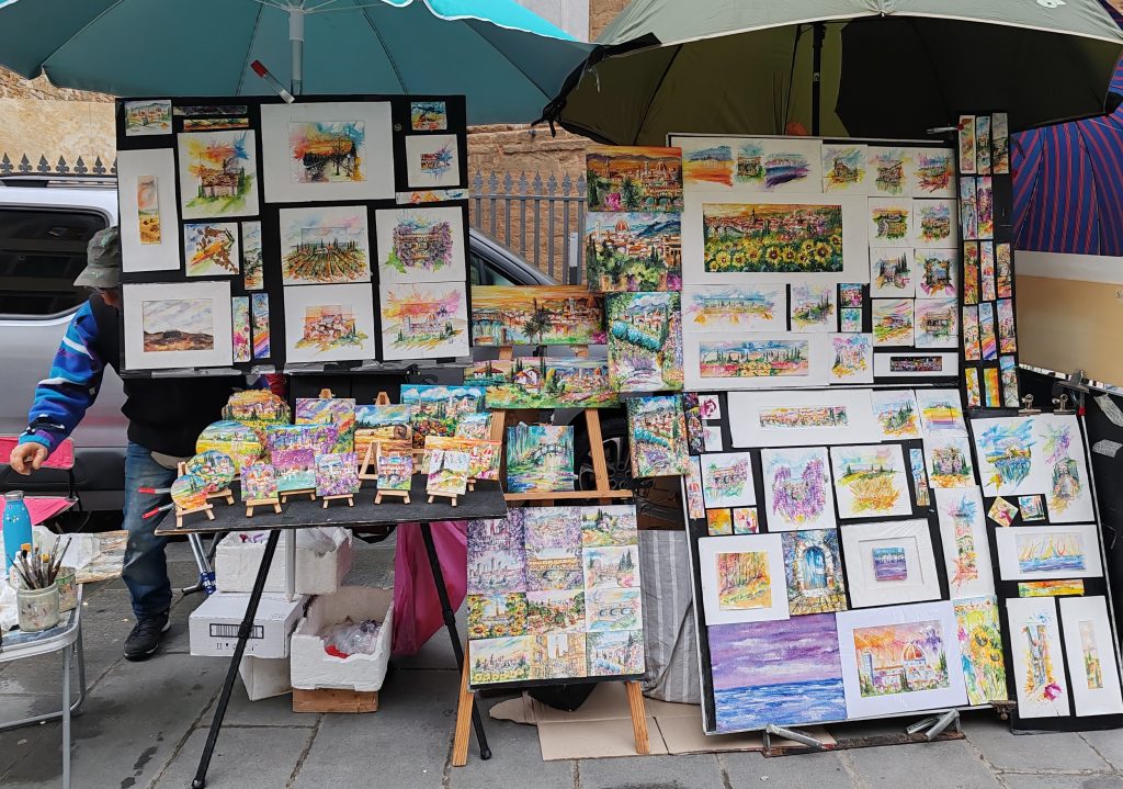 ...visitare i mercatini rionali alla ricerca di acquerelli artistici che emozionano con la loro trasparenza e i loro colori vivaci.