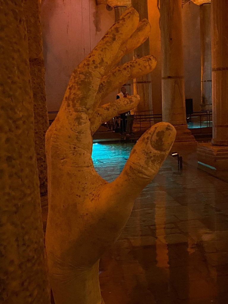 Quando ho la possibilità di viaggiare, conoscere e capire la cultura del paese che mi ospita. Mi piace tornare a casa con la valigia piena di ricordi.