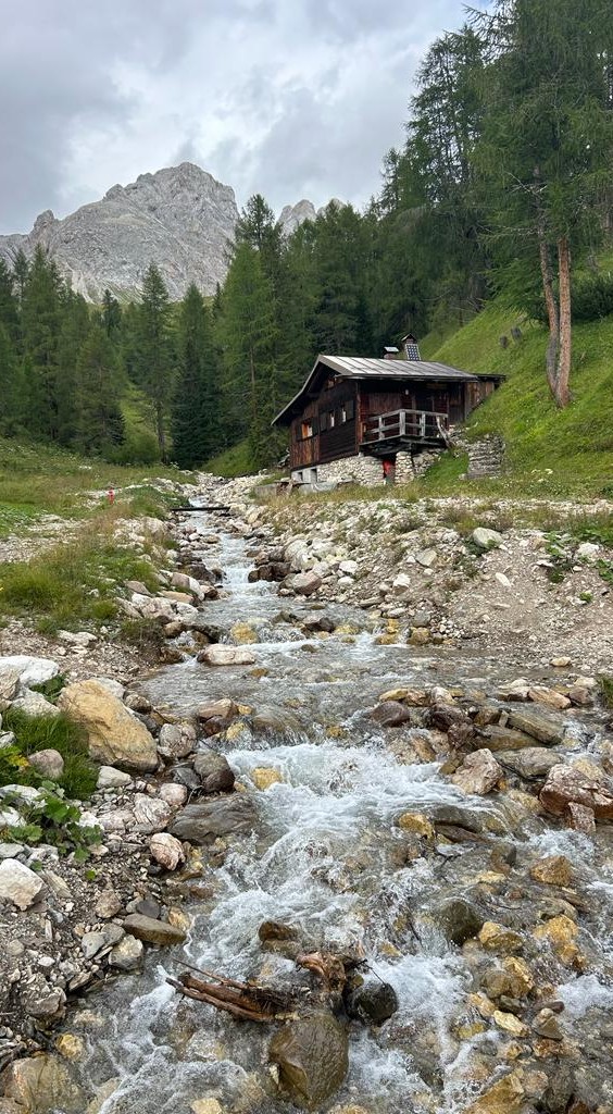 Il mio benessere è una bella camminata in montagna, respirando aria pura e cristallina e godere di un paesaggio che ritempra la vita e la vista.