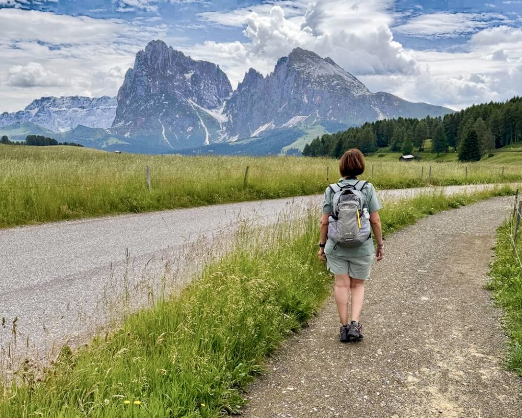 Escursioni in montagna… sono un'ottima opportunità per godere dei benefici di attività fisica all'aria aperta, migliorare la salute fisica e mentale, e scoprire la bellezza della natura.