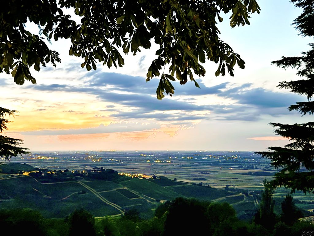 Rigenerare i sensi… le colline offrono momenti di pura quiete e lunghe camminate a stretto contatto con la natura