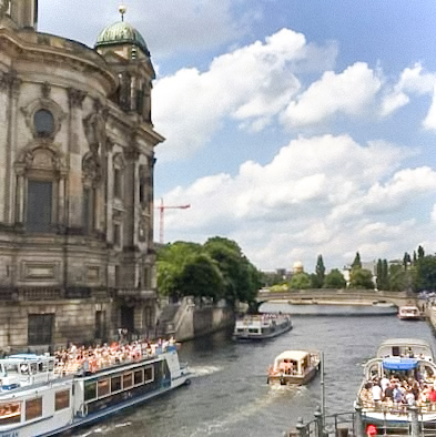 Viaggiare. Quando si visita una nuova città si ha il piacere di camminare per non perdersi niente e scoprire tutto quello che c’è da scoprire, questa è un’ottima occasione per essere attivi