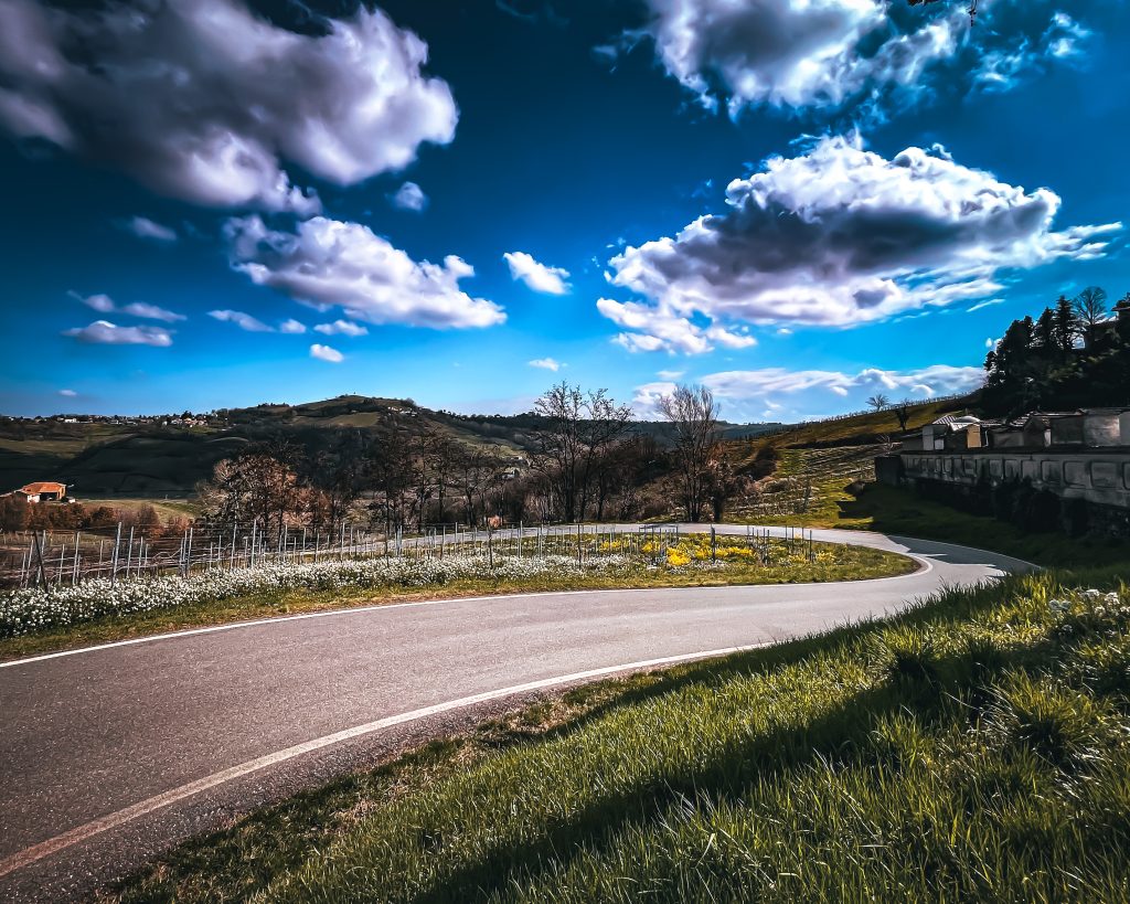 Camminare tra le mie colline per riscoprire il silenzio assoluto e le sfumature di colori che la natura regala