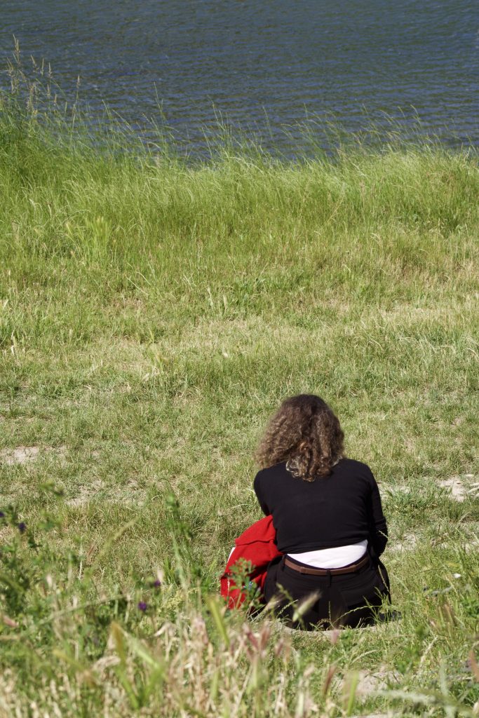 Rigenerarsi al parco del Ticino. Ascoltare il suono del fiume: un invito costante a lasciare andare lo stress e ritrovare equilibrio.