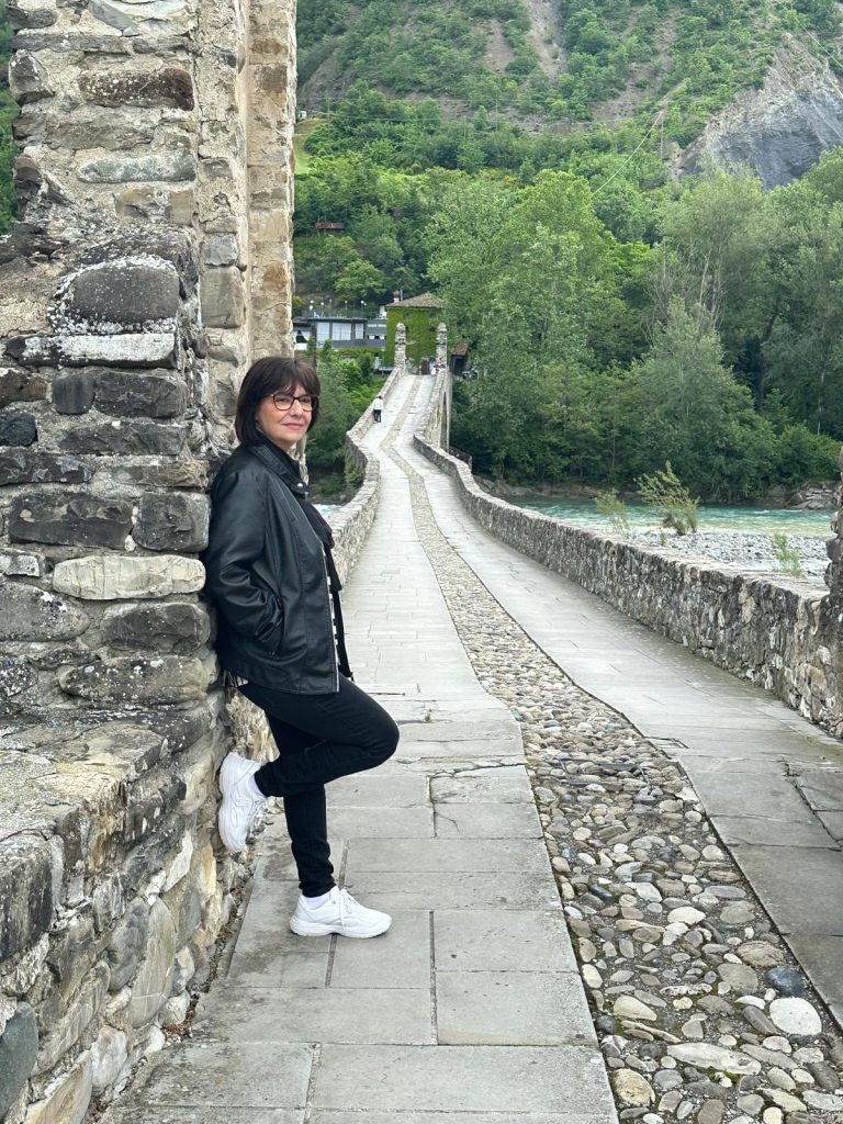 Fermarsi ad ammirare la natura dopo una lunga passeggiata