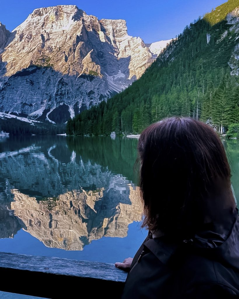 Riposarmi un momento dal lungo cammino attorno al lago per ammirare il meraviglioso paesaggio che mi circondava