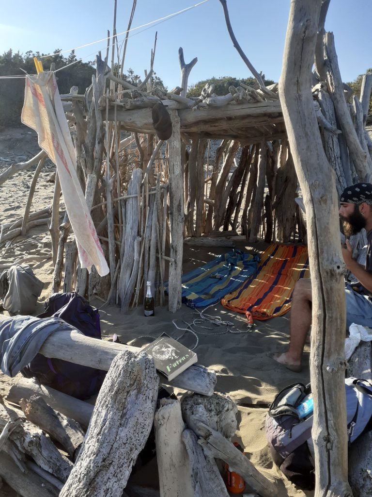 Chi ha pensato di costruire una casa e ha lasciato la porta aperta