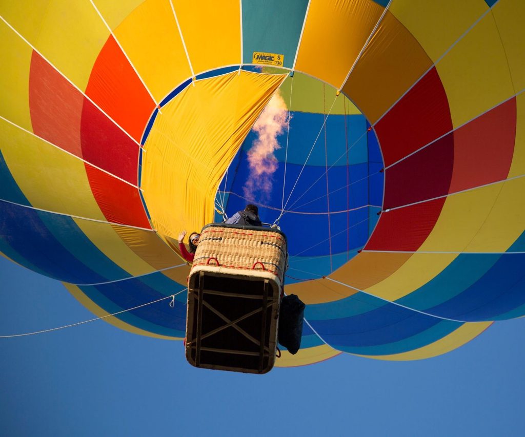 Il mio benessere è...svegliarsi allalba, salire su di una mongolfiera tutta colorata e andare via, nel silenzio più assoluto... è un'esperienza mozzafiato...sicuramente una di quelle cose da fare, prima o poi...