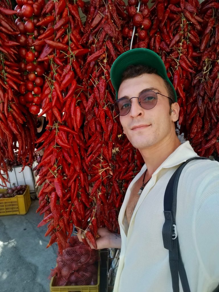 sentire fortemente il legame col territorio, apprezzando a pieno un prodotto tipico come il peperoncino rosso di Calabria.