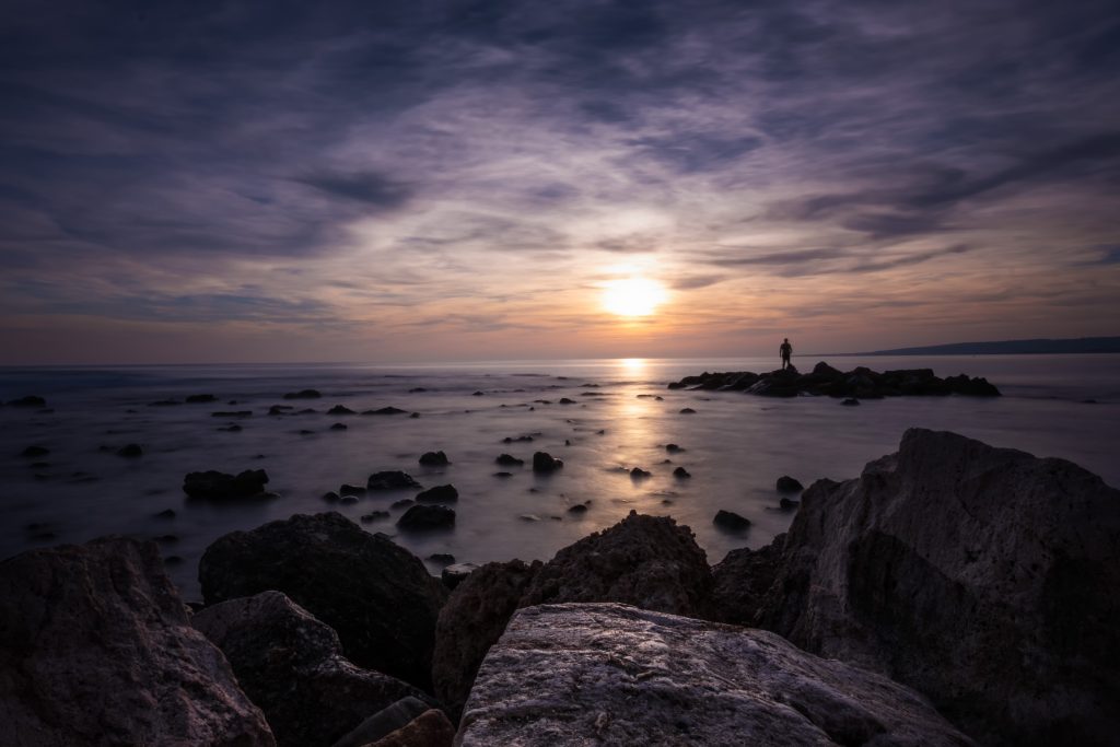 contemplare la luce del tramonto